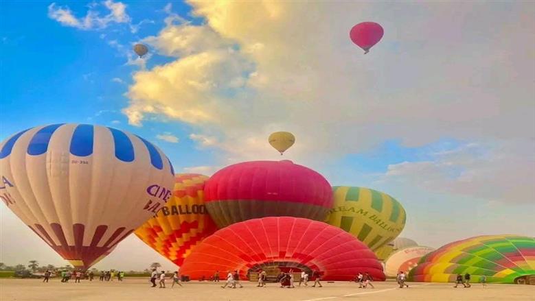 رحلات البالون الطائر مع شروق الشمس