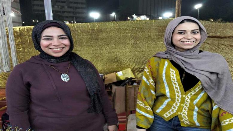 شقيقتان بأسيوط تصنعان تحفا فنية من النحاس والخامات الطبيعية (صور)