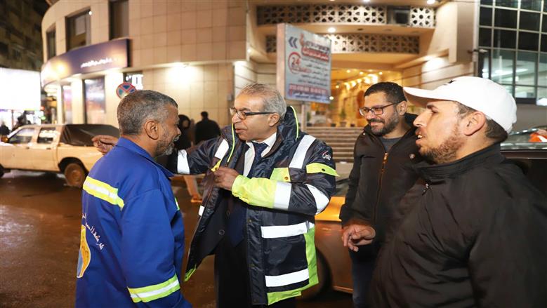 رئيس شركة الصرف الصحي بالإسكندرية يتفقد التمركزات والمحطات أثناء النوة