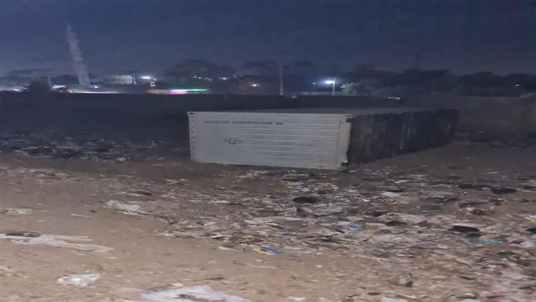 سقوط صناديق كونتر من قطار بطوخ
