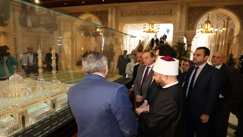 وزير الأوقاف الدكتور أسامة الأزهري قد افتتح متحف كبار قرّاء القرآن الكريم بمسجد مصر في العاصمة الإدارية الجديدة 