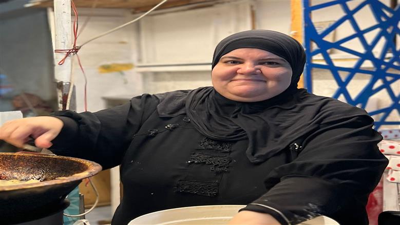 من بغداد إلى السويس.. حلويات «هند» تحلِّى مرارة الغربة: «فخورة برحلتى»