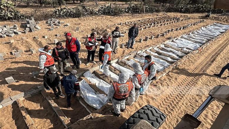 «دير البلح».. وداع صامت للشهداء في أكبر مدفن للمفقودين