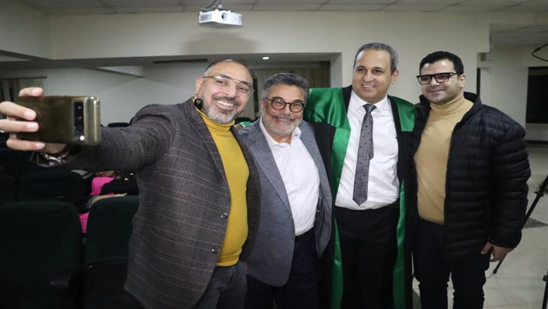 الكاتب الصحفي عصام الزيات يحصل على الماجستير بامتياز