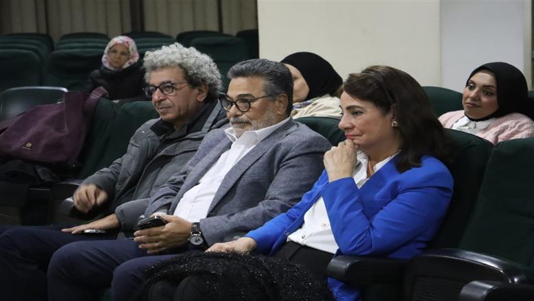 الكاتب الصحفي عصام الزيات يحصل على الماجستير بامتياز