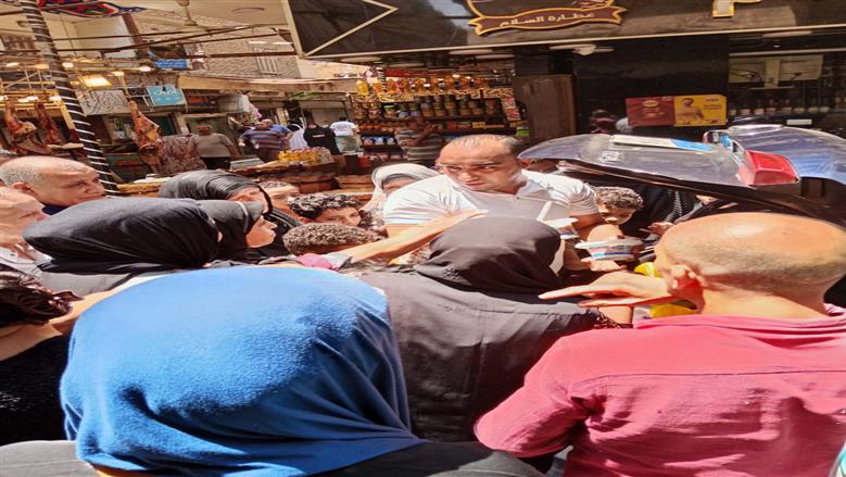 «أكتر حاجة بتسعدني نظرة الأطفال».. فود بلوجر يحول نجاحه إلى مبادرة «الخير للغير»