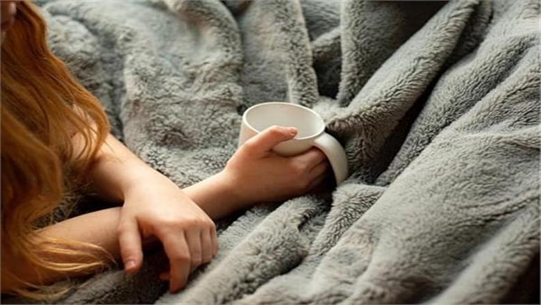 قاتل صامت في سريرك.. 5 أخطاء شائعة عند استخدام البطانية تدمر صحتك بالشتاء