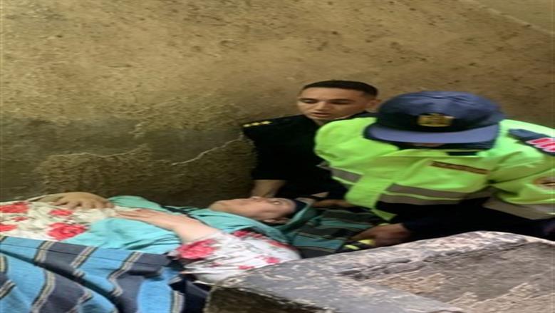 استجابة فورية لمساعدة مواطن فى نقل زوجته المسنة إلى محل سكنهما بالتجمع الأول