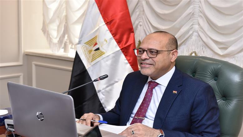 بالأسماء.. وزارة العمل تقرر إيقاف نشاط 11 شركة لإلحاق العمالة بالخارج |عاجل