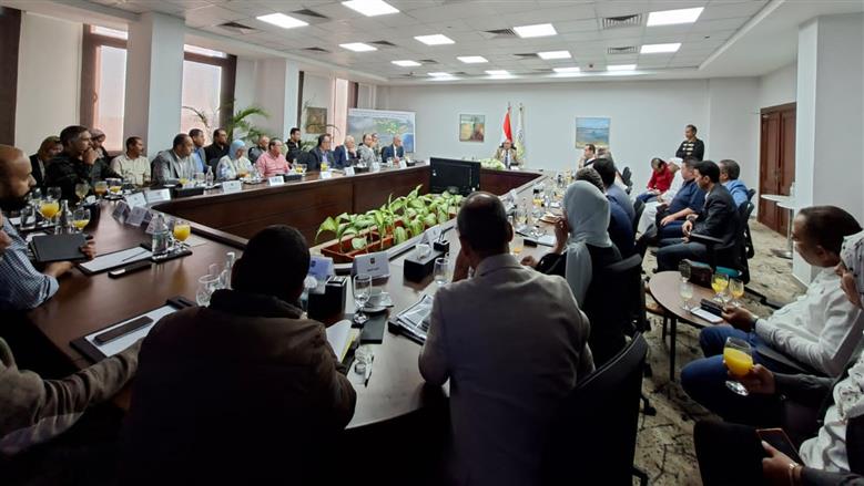 محافظ جنوب سيناء يترأس جلسة للتشاور بشأن تنفيذ مشروع مارينا ومرسي اليخوت بشرم الشيخ 