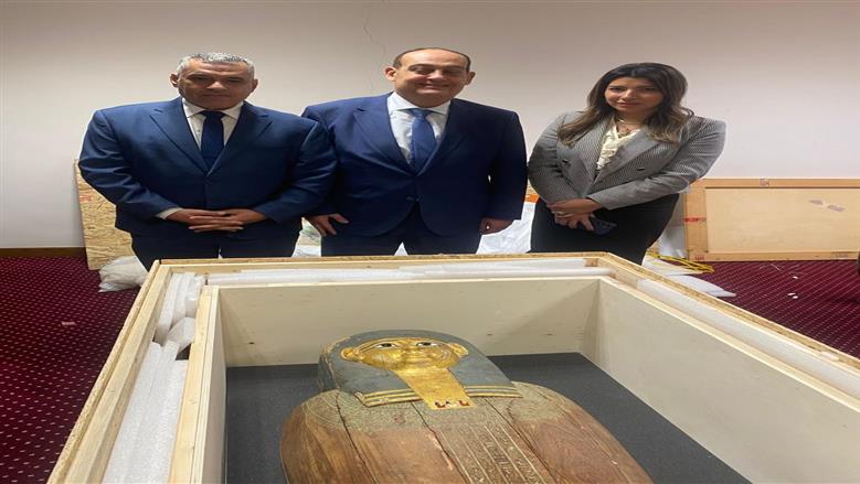 القطعنين الأثريتين المستردتان من بلجيكا