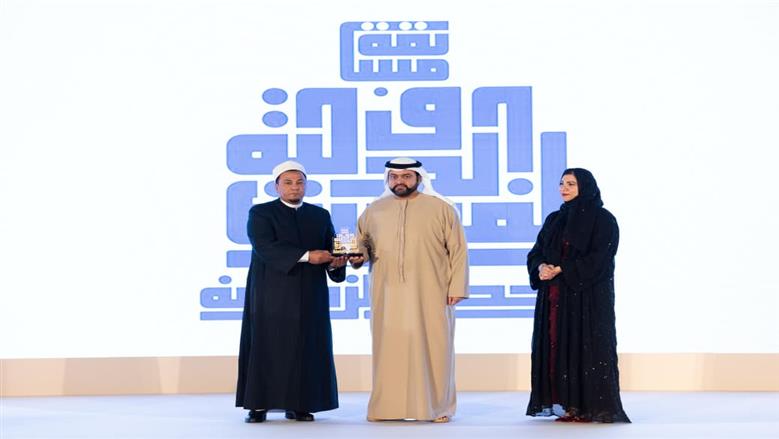 تكريم الفنان إسماعيل عبده في ختام مسابقة الفجيرة الدولية للخط والزخرفة