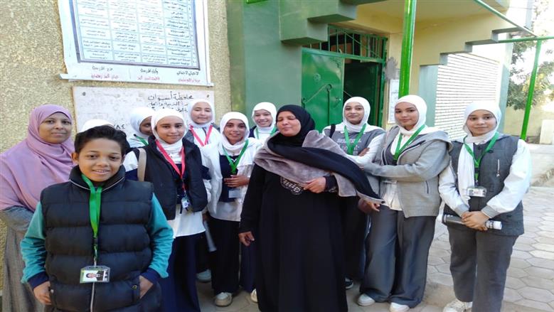 طلاب مدرسة المعمارية الإعدادية الجديدة