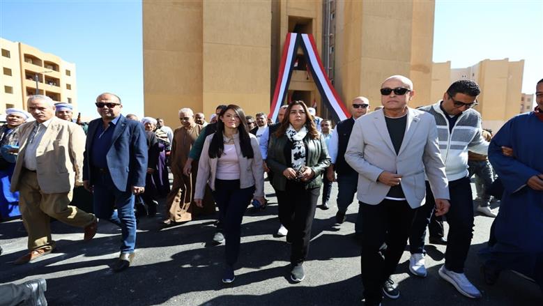 تسليم 100 شقة للمواطنين ضمن المرحلة الثانية من «إسكان الطود» بالأقصر