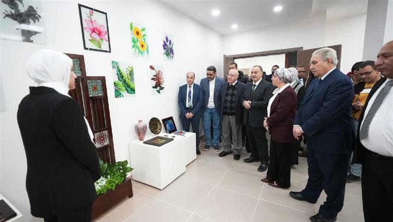 محافظ أسيوط يفتتح معرض