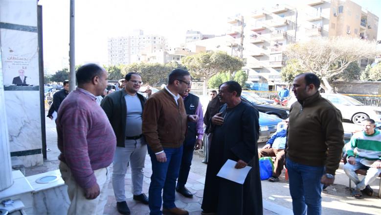 محافظ الفيوم أثناء تفقد المركز التكنولوجي وسماع شكاوى المواطنين