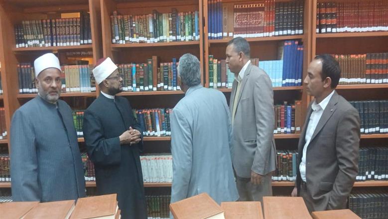 أمين «البحوث الإسلامية» يتفقد مكتبة الأزهر بالقرنة.. ويوجه بتكثيف الأنشطة الثقافية 