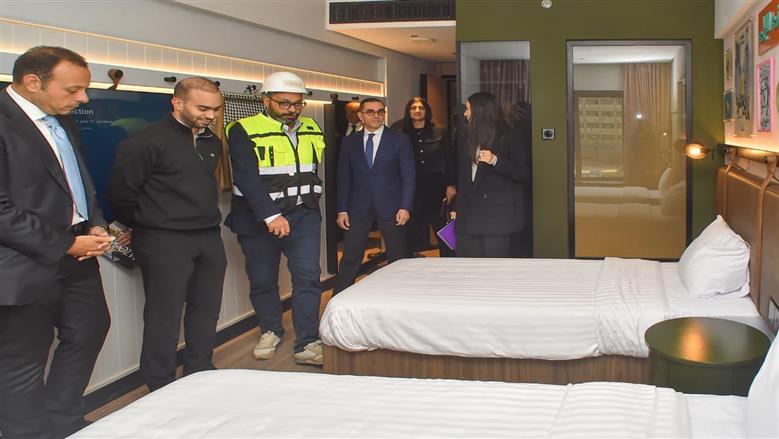 المهندس حسن الخطيب وزير الاستثمار والتجارة الخارجيه يتفقد مشروع تطوير مبني وزارة الداخلية ب