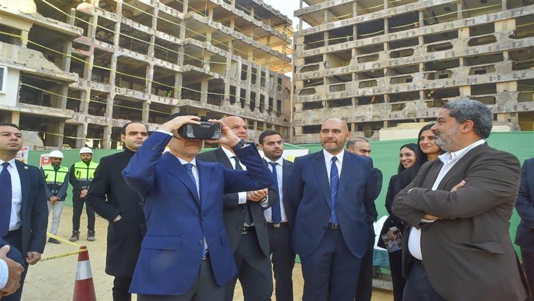 المهندس حسن الخطيب وزير الاستثمار والتجارة الخارجيه يتفقد مشروع تطوير مبني وزارة الداخلية ب