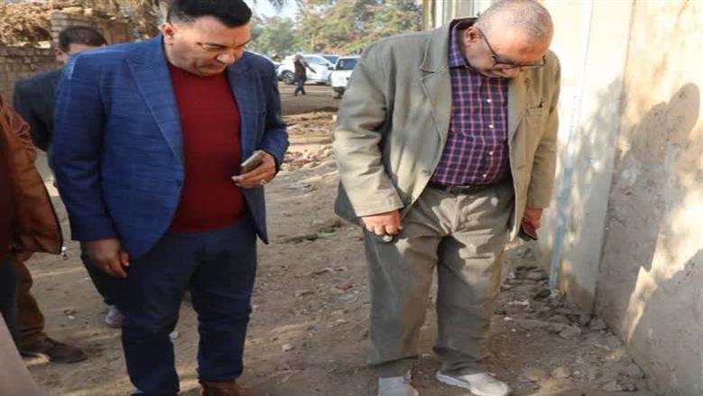 رئيس مياه المنيا يتابع تنفيذ أعمال الصرف الصحي ضمن «حياة كريمة» بأبوقرقاص 