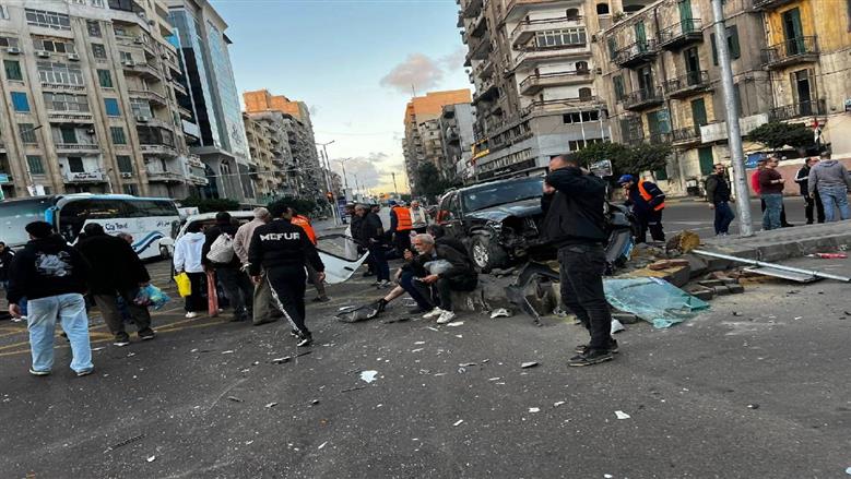 إصابة 6 أشخاص في تصادم ملاكي وميكروباص بشارع أبو قير بالإسكندرية