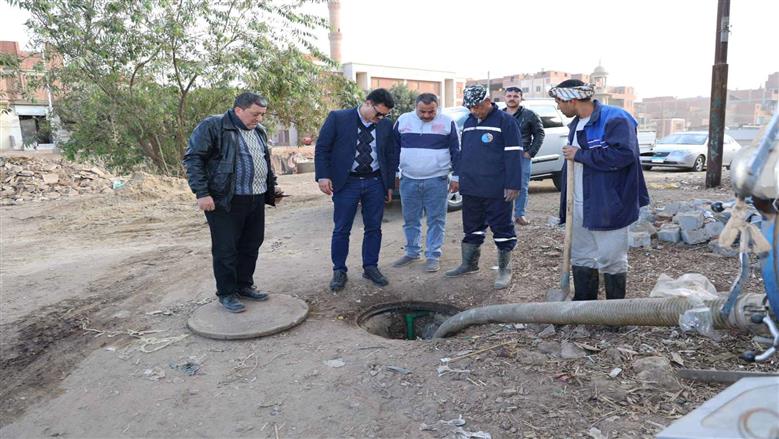 جولة رئيس شركة مياه الشرب والصرف بالقليوبية