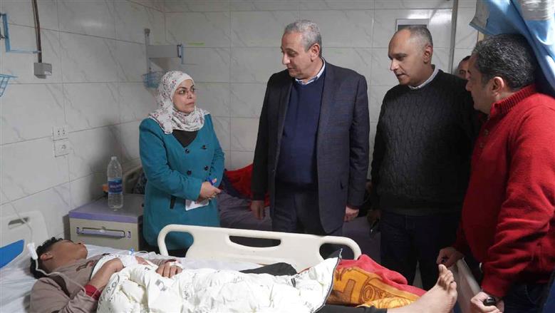 محافظ الغربية يزور 17 عاملا أصيبوا بتسمم غذائي في مستشفى المحلة العام