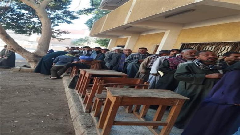 «عمليات التنسيقية»: اصطفاف الناخبين بلجنة المعابدة بأسيوط للتصويت في انتخابات مجلس النواب