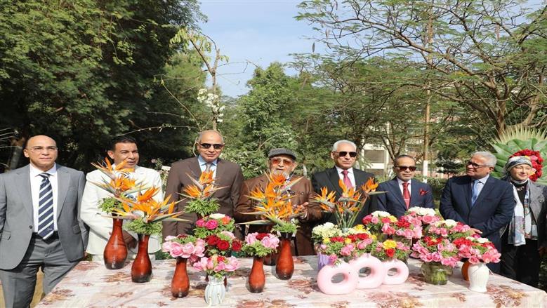 محافظ المنيا ورئيس الجامعة يفتتحان معرض زهور الخريف بكلية الزراعة 