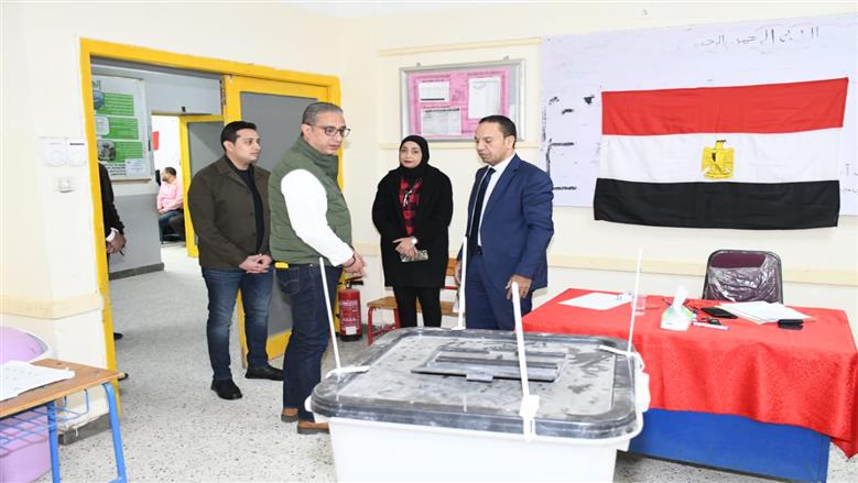 محافظ الفيوم يتفقد لجان الانتخابات
