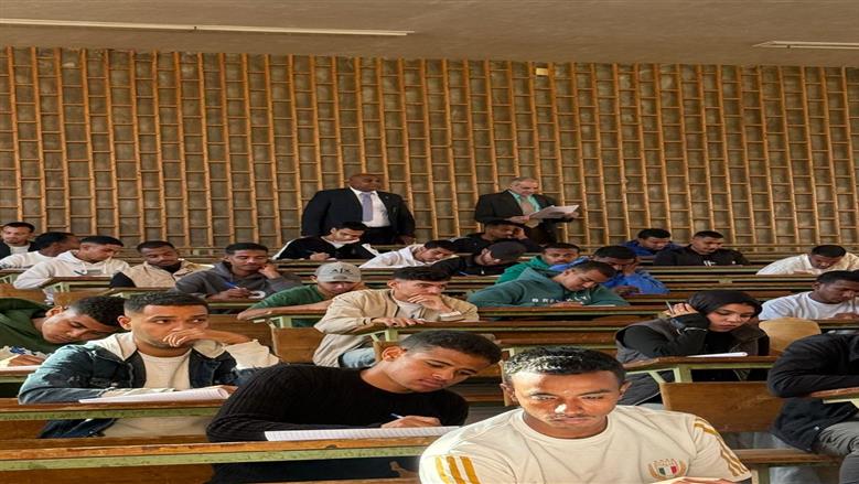 رئيس جامعة أسوان يتابع سير امتحانات الفصل الدراسي الأول بكلية علوم الرياضة