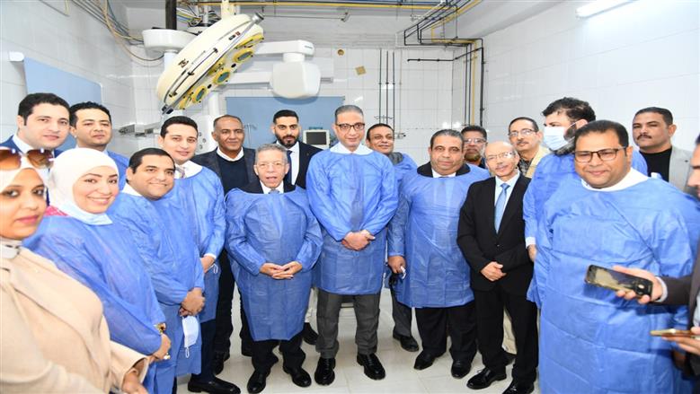 محافظ الفيوم ونقيب أطباء مصر يتفقدان وحدة المخ والأعصاب الجديدة بمستشفى سنورس