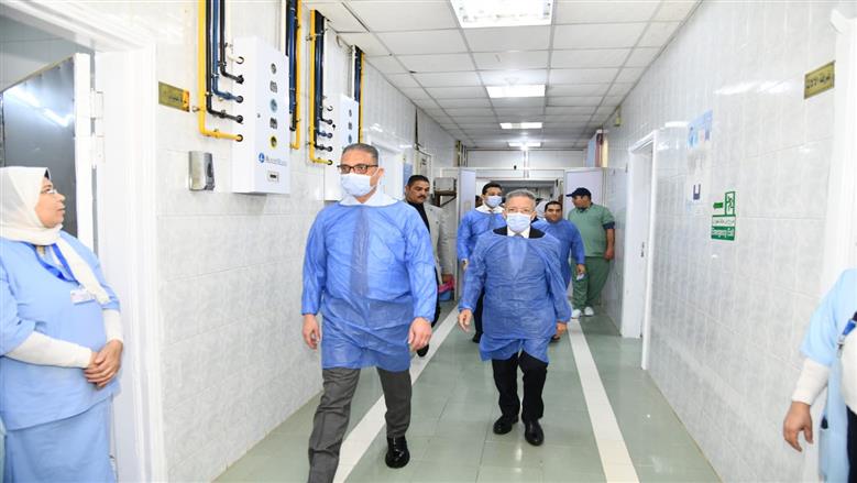 محافظ الفيوم ونقيب أطباء مصر يتفقدان وحدة المخ والأعصاب الجديدة بمستشفى سنورس