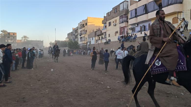 شباب الشيخ موسى يختتمون فعاليات مرماح الخيول بالأقصر وسط حضور جماهيري كبير