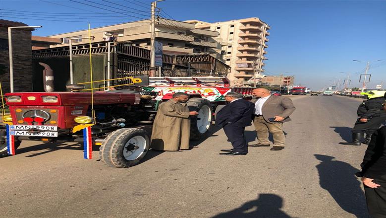 محافظ الدقهلية يصادر جرارا زراعيا لإلقاء مخلفات الهدم على الطريق بالسنبلاوين 