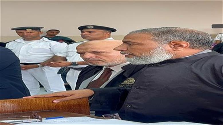 حبس المتهمين في واقعة «صفع مسن السويس» سنة وإلغاء حكم البراءة 