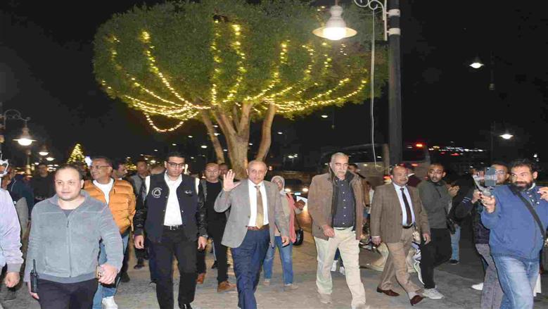 محافظ الأقصر يسير على كورنيش النيل لمسافة 5 كيلومترات لمشاركة المواطنين استقبال العام الميلادي الجديد