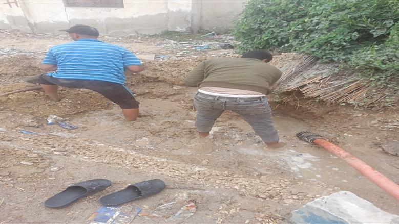 إصلاح كسور بمواسير مياه الشرب