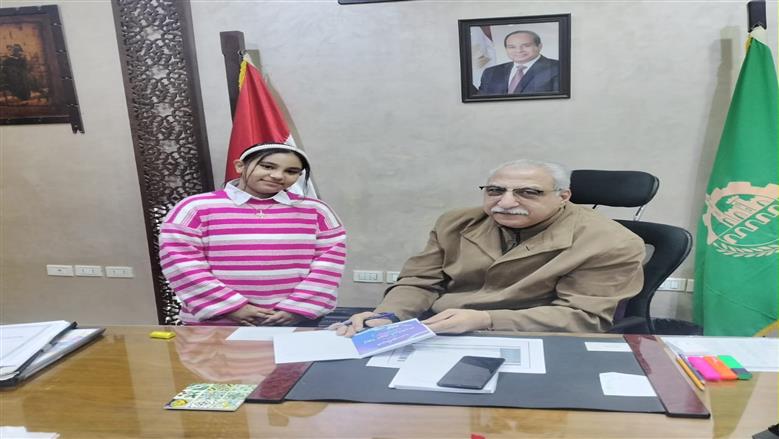 مدير تعليم القليوبية يتابع الطالبة الموهبة