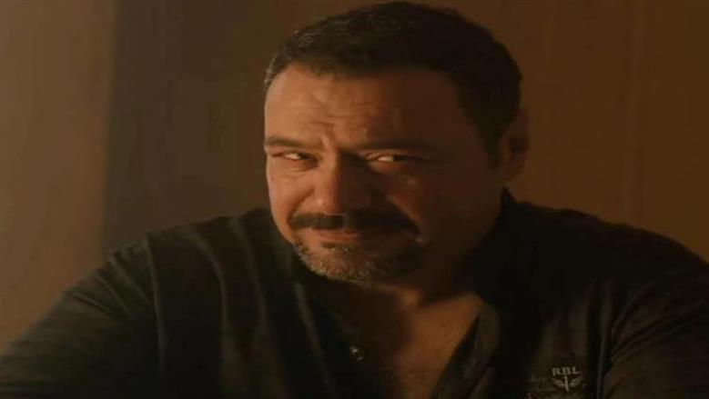 «الشعب المصري ذكي».. مراد مكرم يكشف سر مشهد الكباب في «ورد وشيكولاتة»