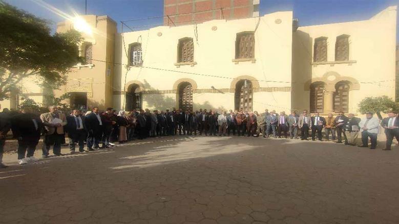 محكمة ديروط بأسيوط تنظم دقيقة حداد على وفاة 4 مستشارين بحادث المنيا