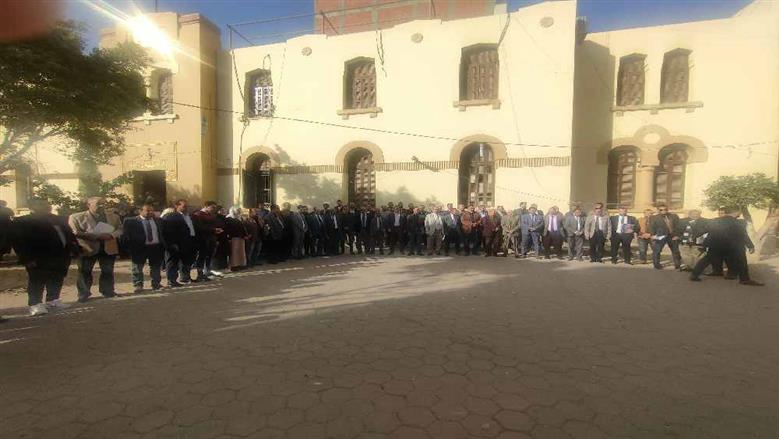 محكمة ديروط بأسيوط تنظم دقيقة حداد على وفاة 4 مستشارين بحادث المنيا