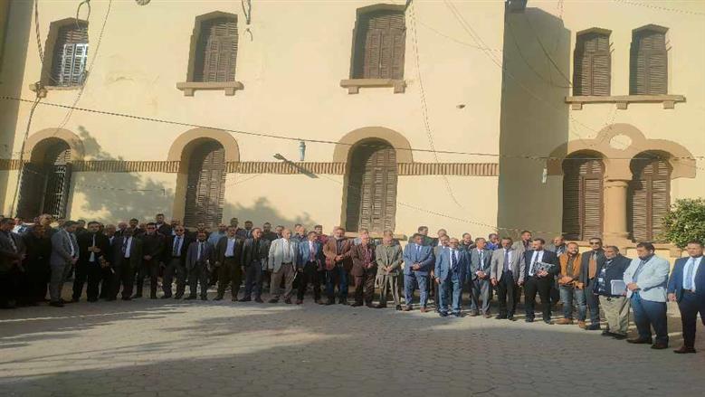 محكمة ديروط بأسيوط تنظم دقيقة حداد على وفاة 4 مستشارين بحادث المنيا