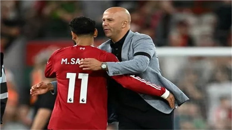 «كبش فداء».. أسطورة الدوري الإنجليزي يدعم محمد صلاح في أزمته مع ليفربول