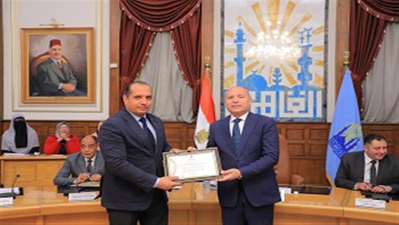 تكريم محافظ القاهرة