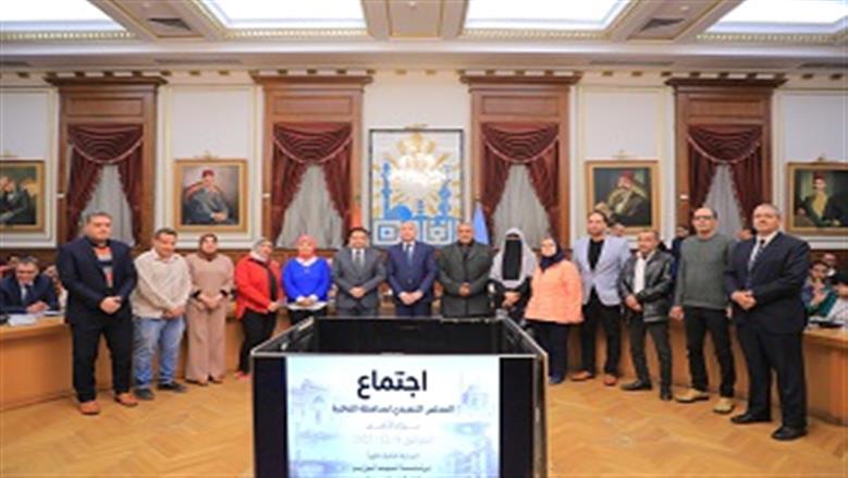 محافظ القاهرة يكرم القيادات والعاملين