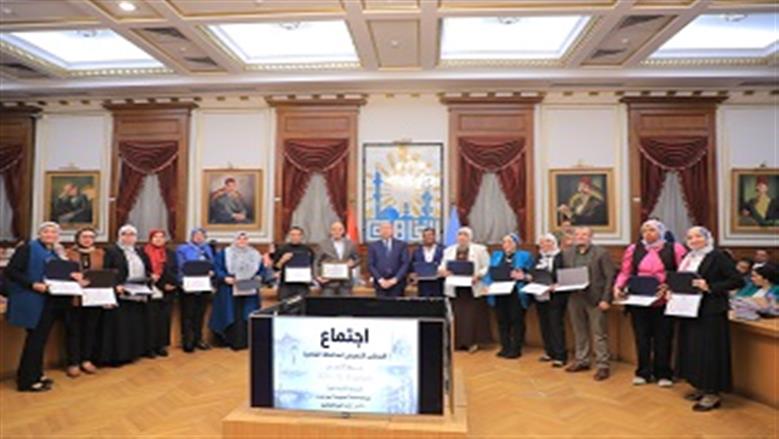 محافظ القاهرة يكرم القيادات والعاملين