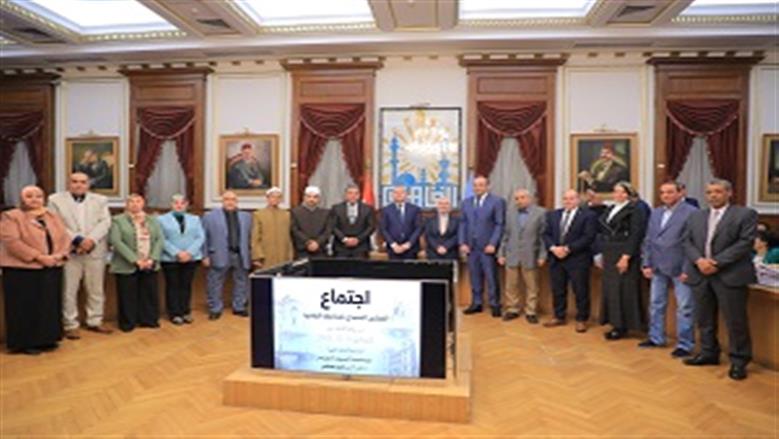 محافظ القاهرة يكرم القيادات والعاملين