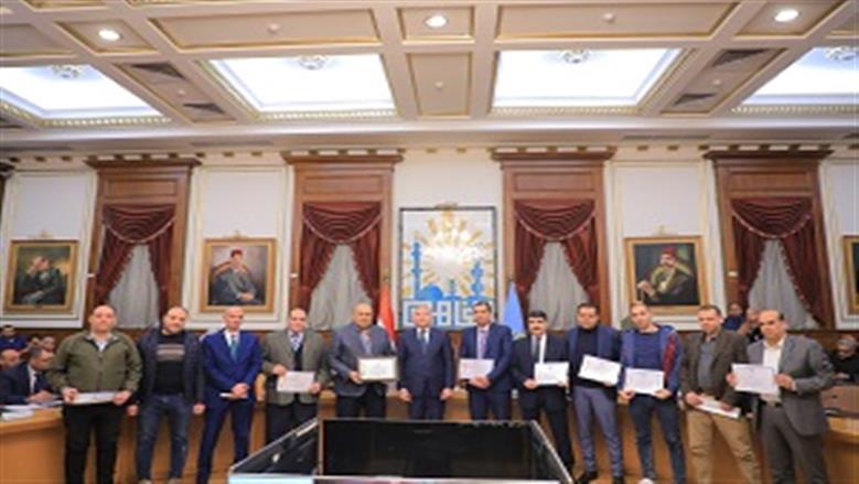 محافظ القاهرة يكرم القيادات والعاملين