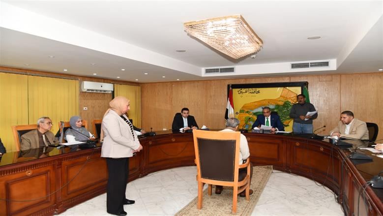 محافظ الفيوم يستمع لشكاوى المواطنين